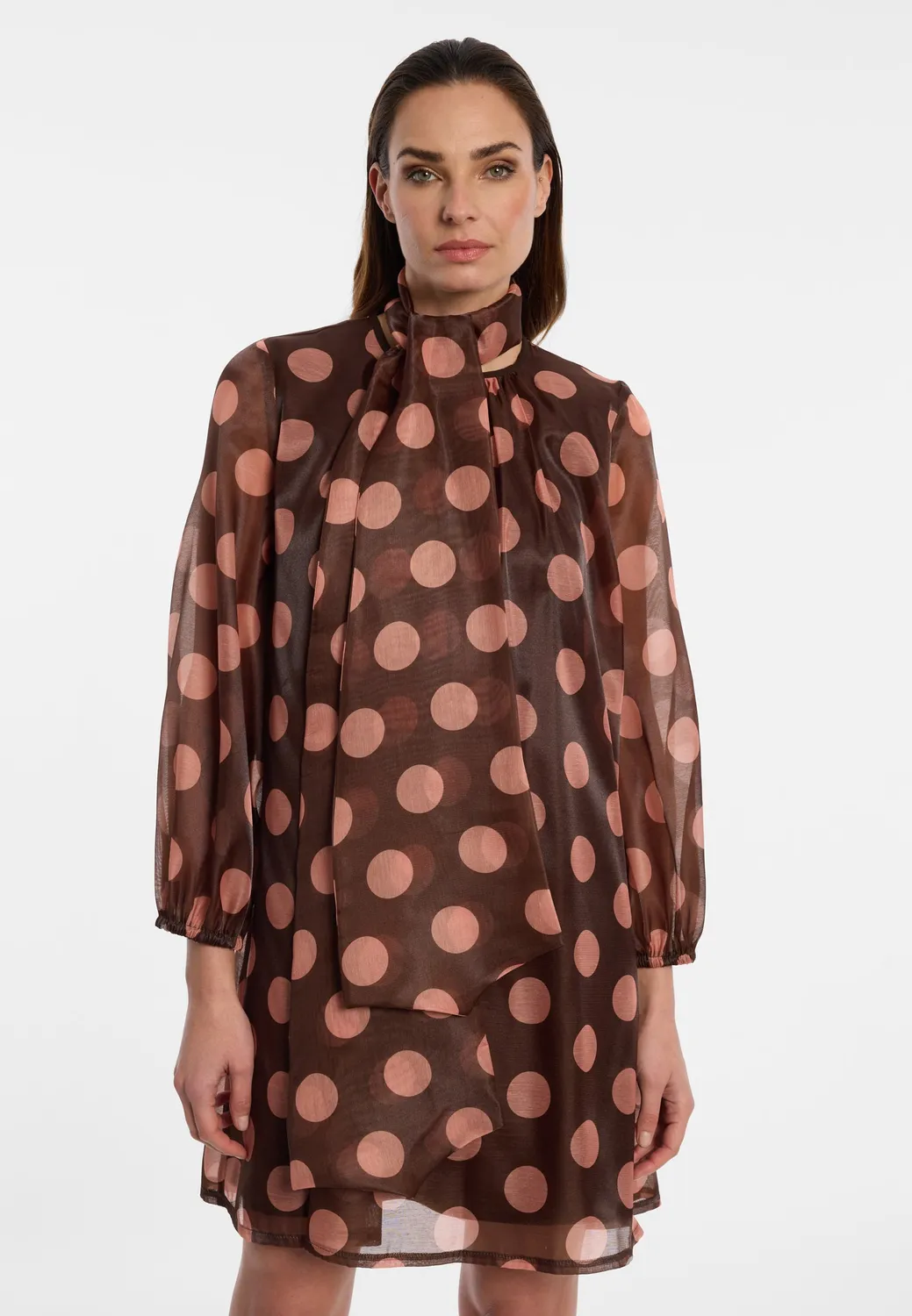 Ana Alcazar Eumonas abito organza pois marrone
