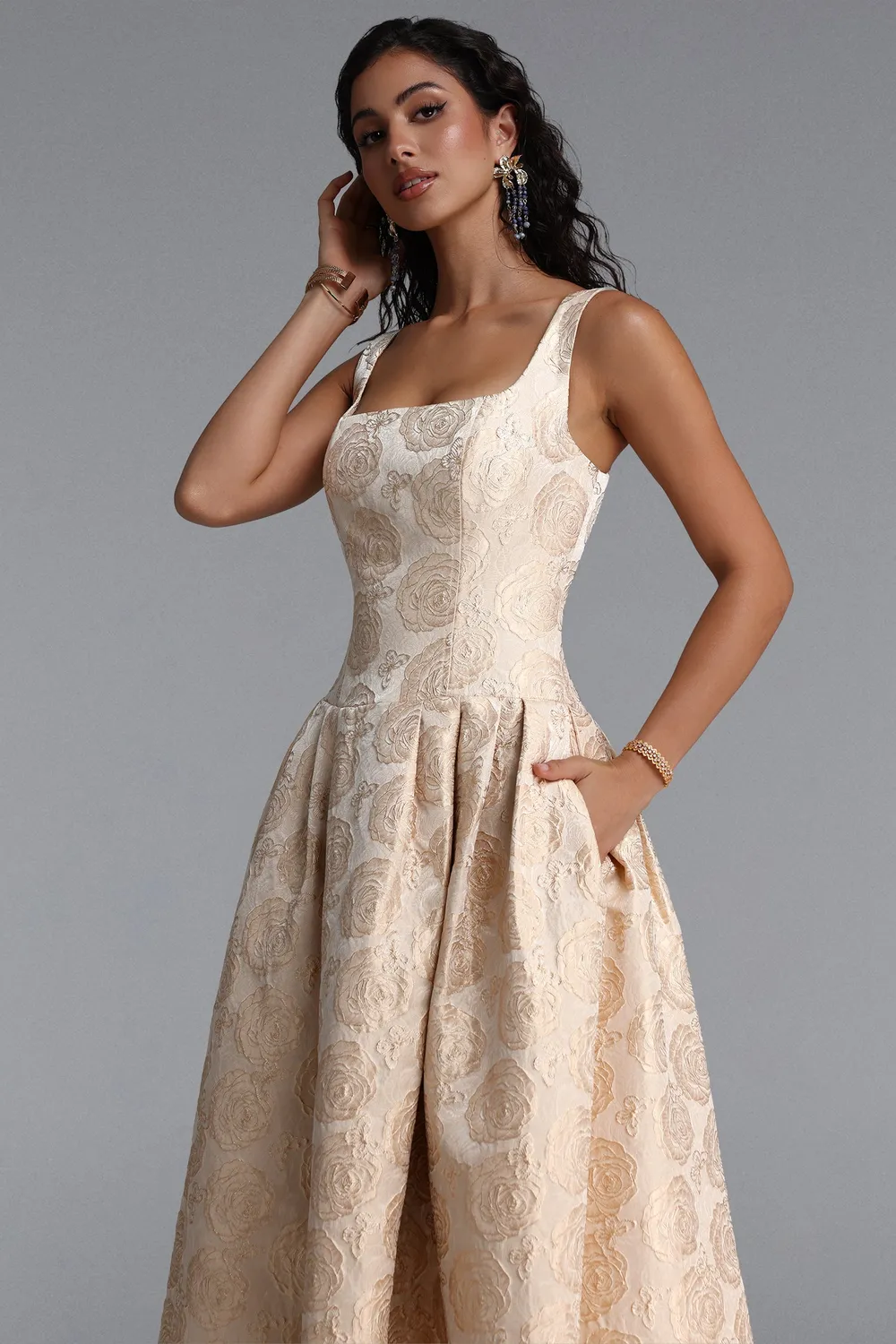 Bella Barnett Rahel abito maxi oro jacquard floreale