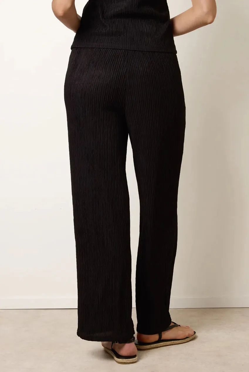 Blue Vanilla SS26008B003 pantaloni neri a zampa vita elasticizzata