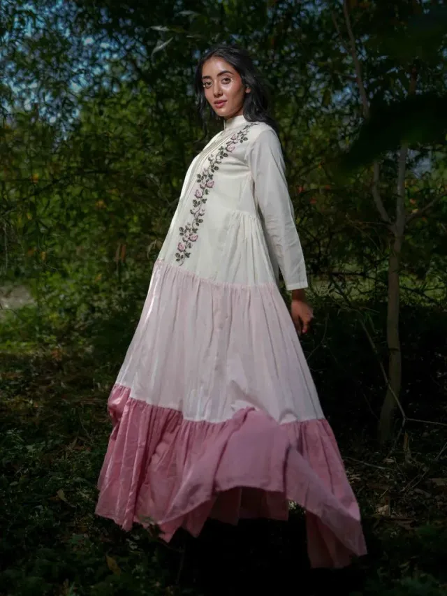 Our Dve Fae Paschar Dress abito beige rosa cotone