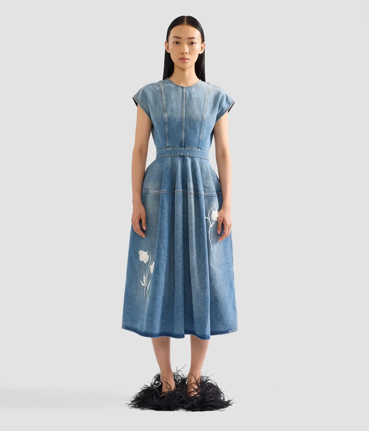 Erdem Embroidered Denim Short Sleeve Midi Dress abito midi papaveri
