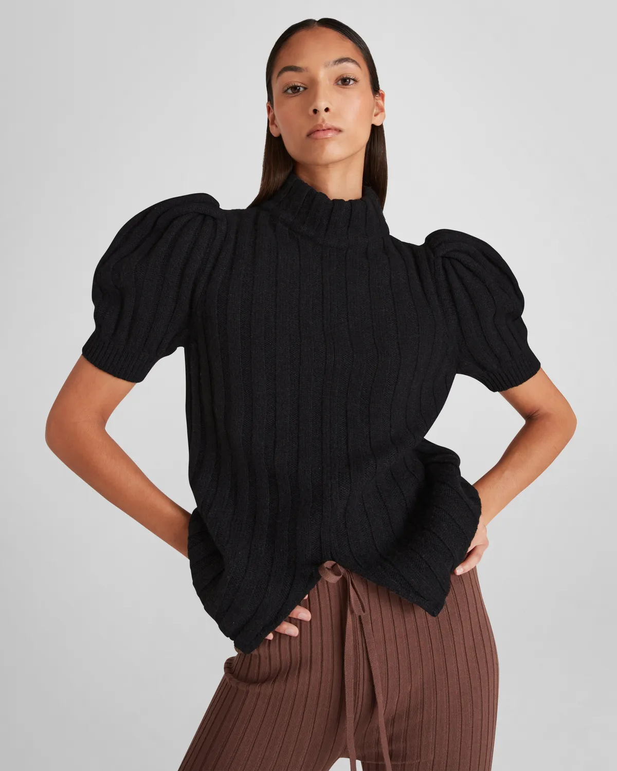 Violante Nessi Svevo pantaloni maglia marrone zampa
