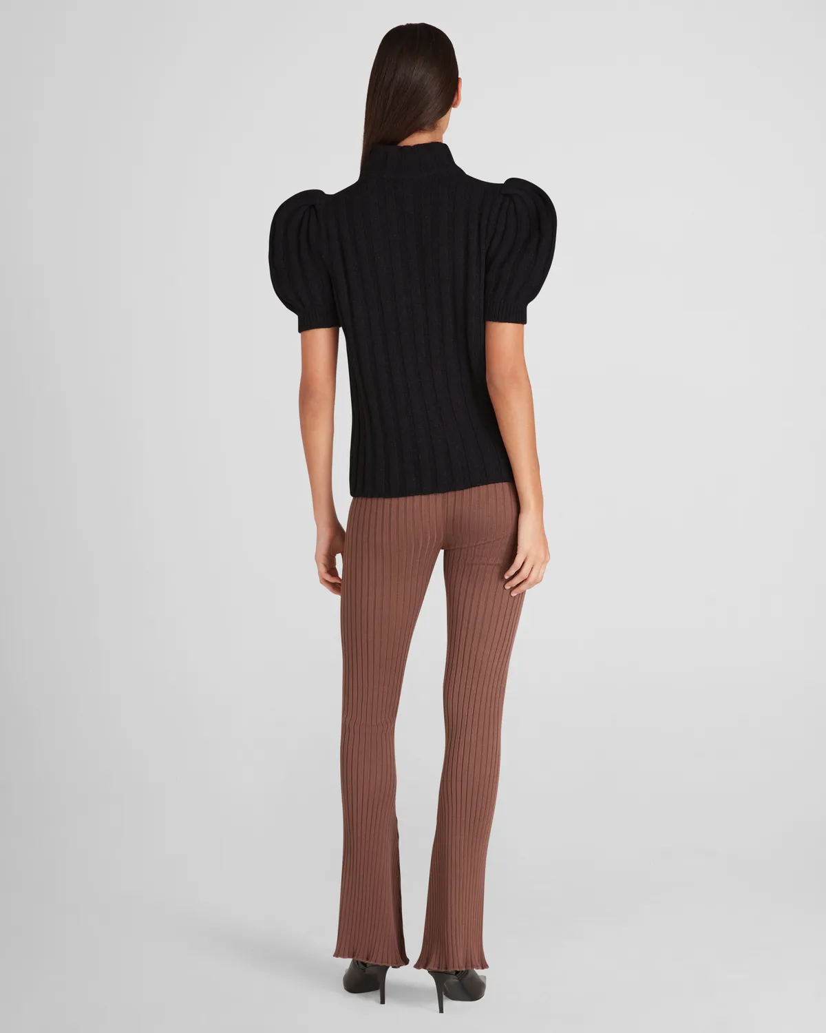 Violante Nessi Svevo pantaloni maglia marrone zampa