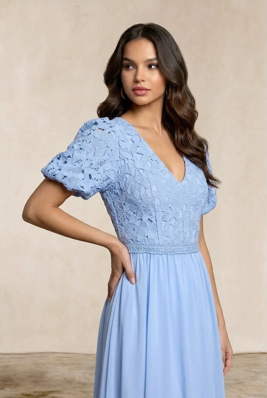 Chi Chi London Puff Sleeve abito pizzo midi blu polvere