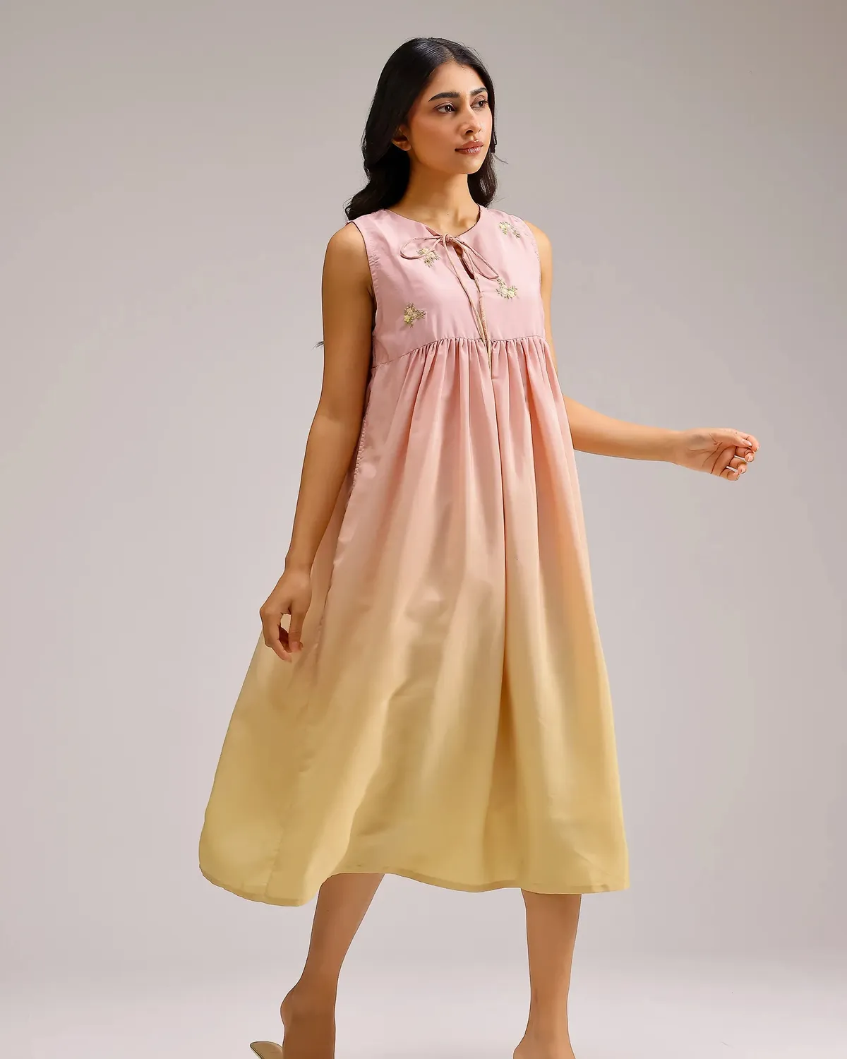 Our Dve Blush Melt abito rosa giallo crepe