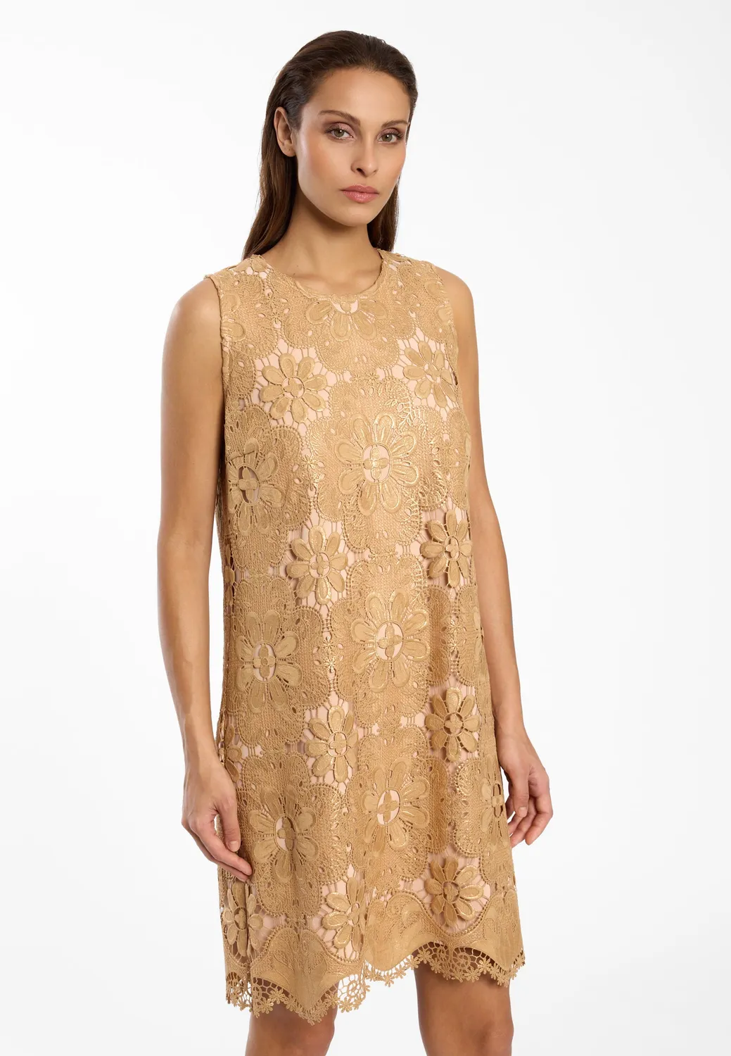 Ana Alcazar Daili abito in pizzo oro corto
