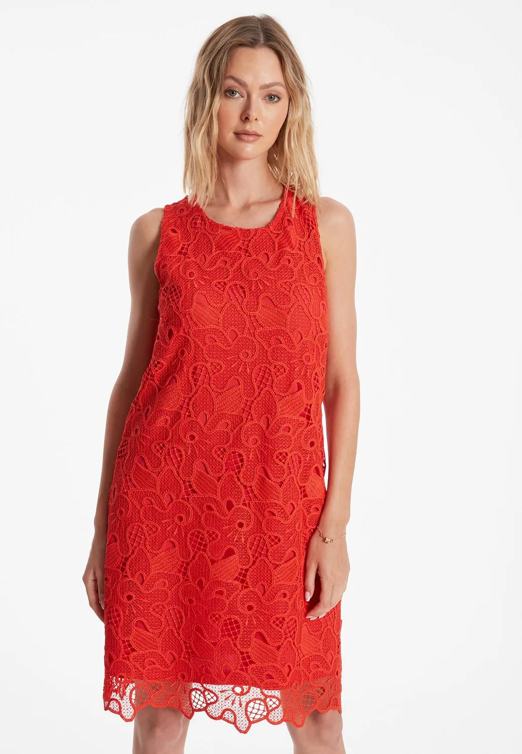 Ana Alcazar Zafina abito pizzo rosso linea A