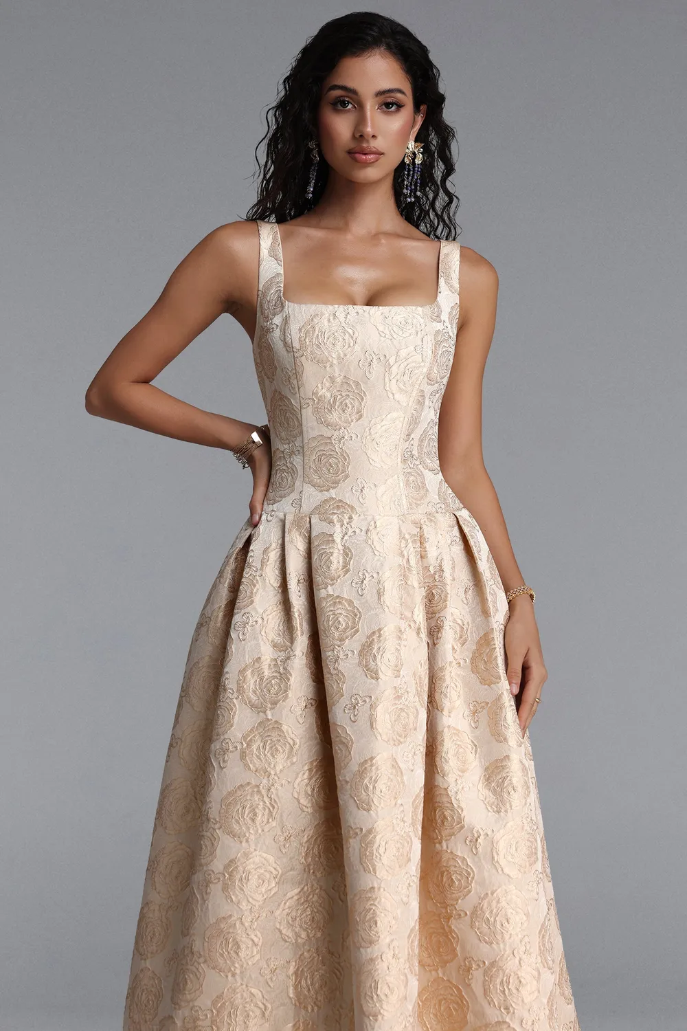 Bella Barnett Rahel abito maxi oro jacquard floreale