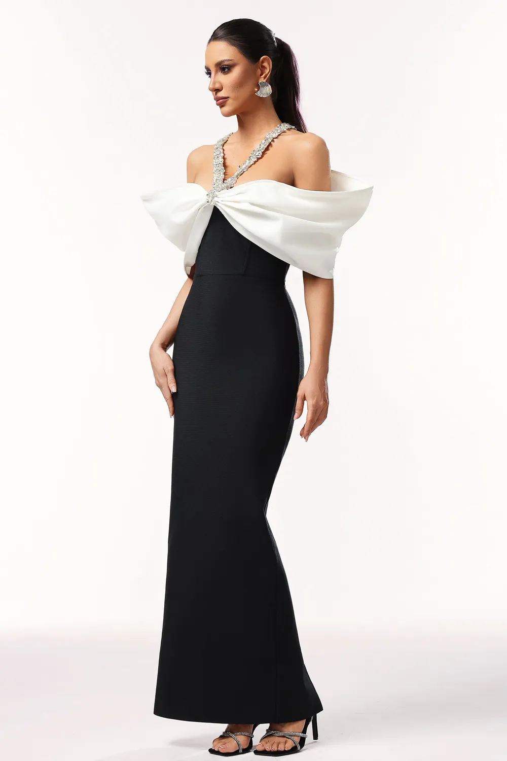 Bella Barnett Lucifa abito maxi nero crema halter