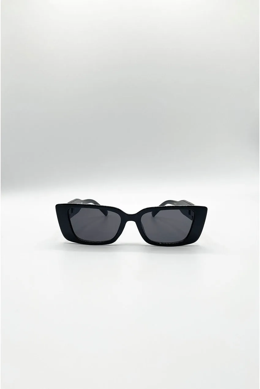 SVNX SG2601802 occhiali sole neri oro cat-eye rettangolari