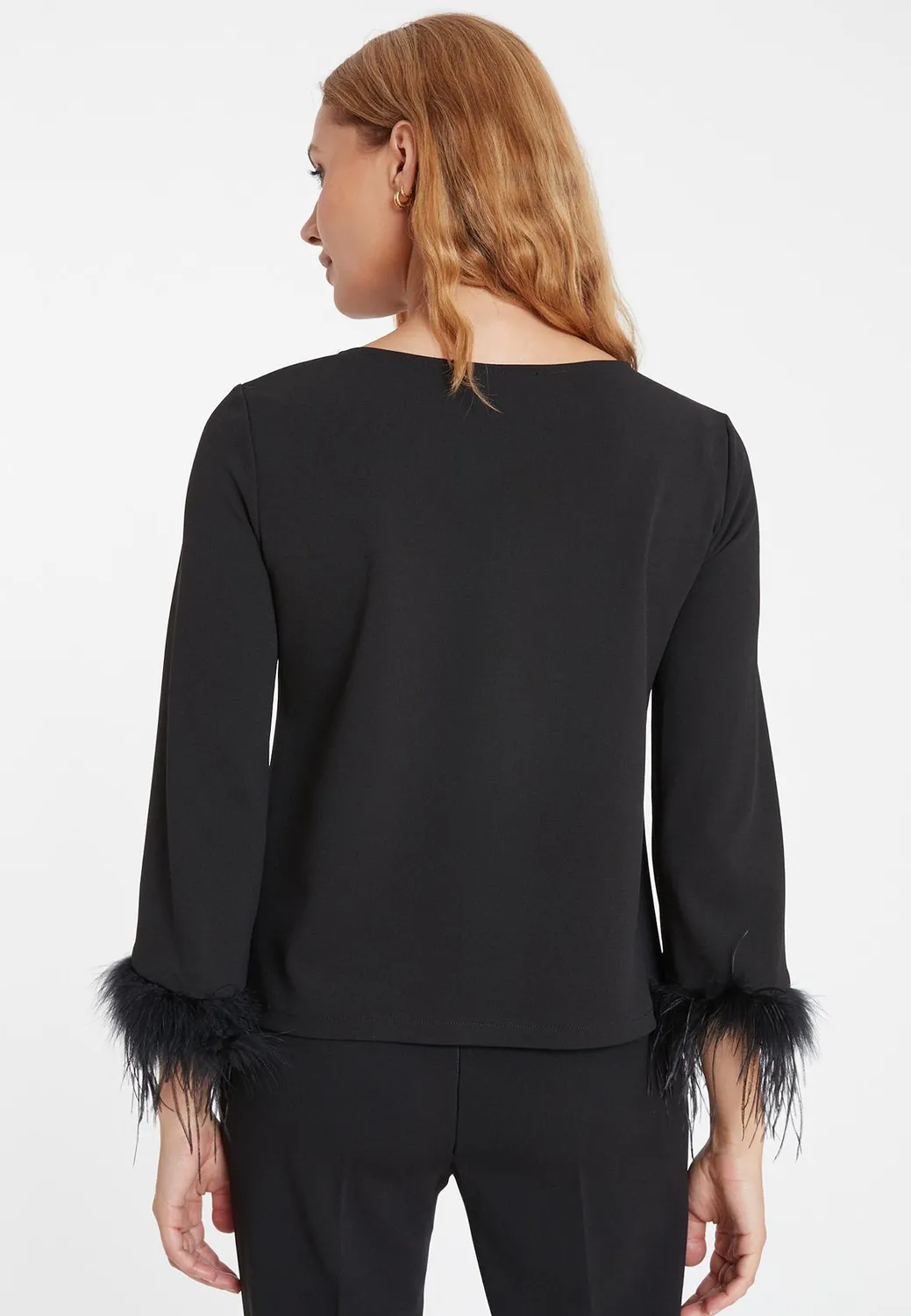Ana Alcazar Sinka top nero maniche tromba piume