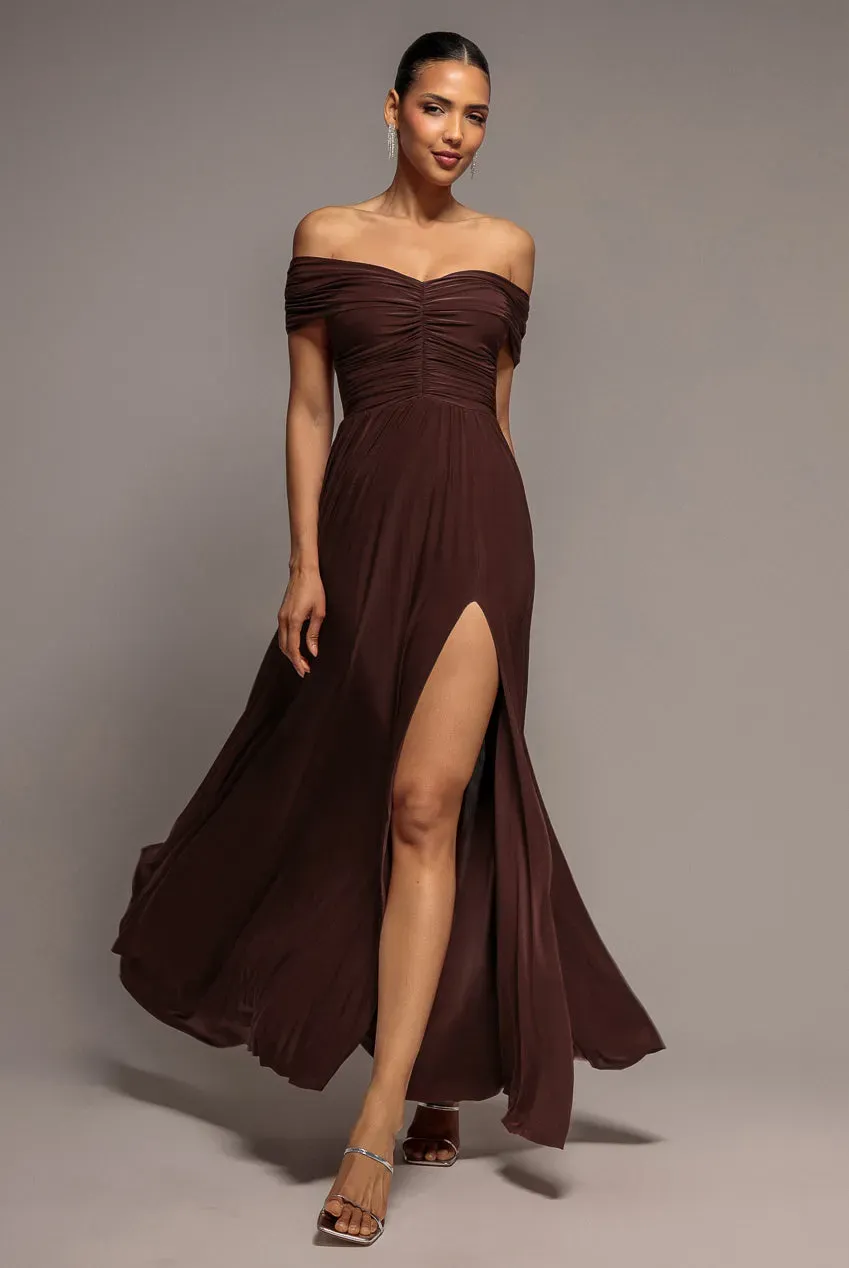 Goddiva Abito Maxi Bardot Marrone Scuro con Spacco