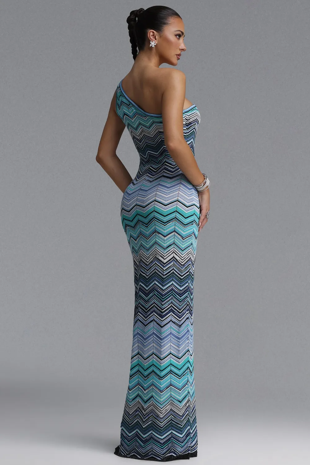 Bella Barnett Resort Abito Maxi Monospalla Blu Stampa Chevron in Maglia