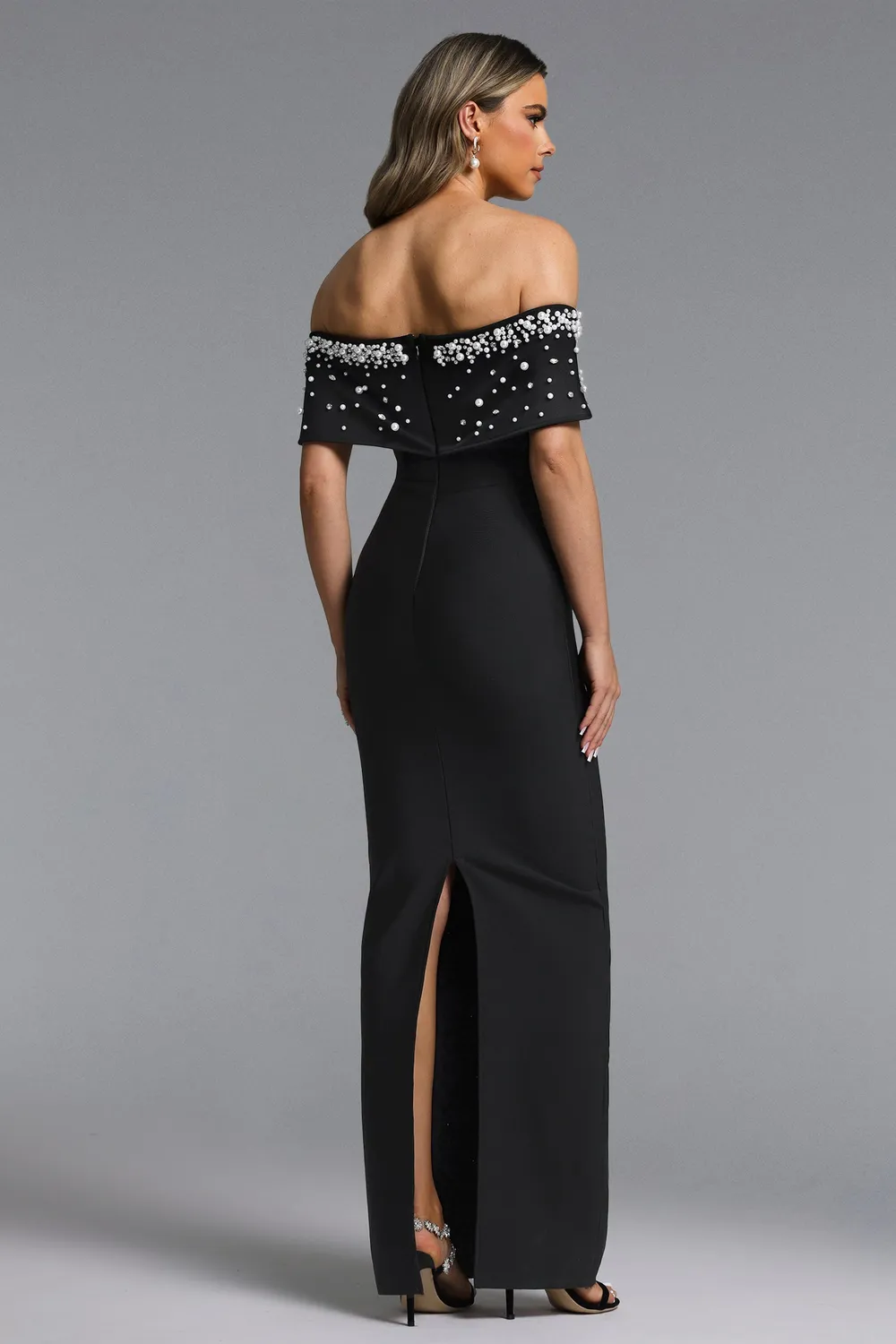 Bella Barnett Elegant Contour Isme abito maxi nero perle