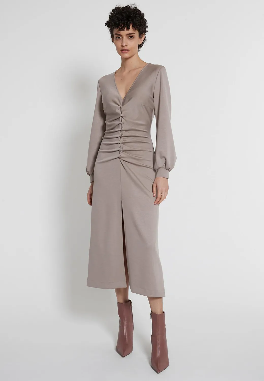 Ana Alcazar Hefine abito midi beige scollo V
