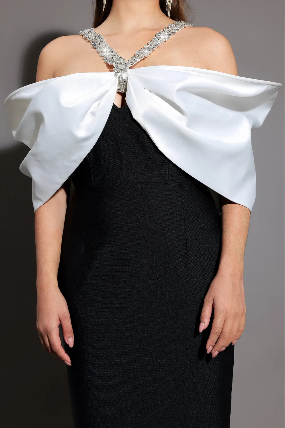 Bella Barnett Lucifa Halter Bow Bandage abito maxi nero XL