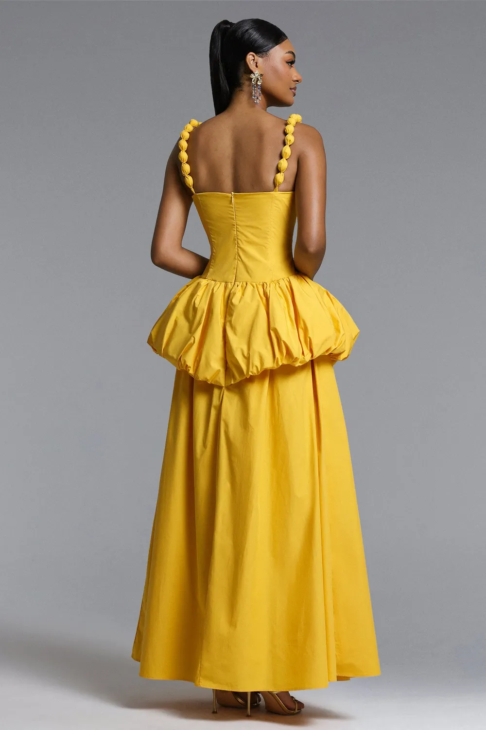 Bella Barnett Sierra abito maxi giallo scollo quadrato