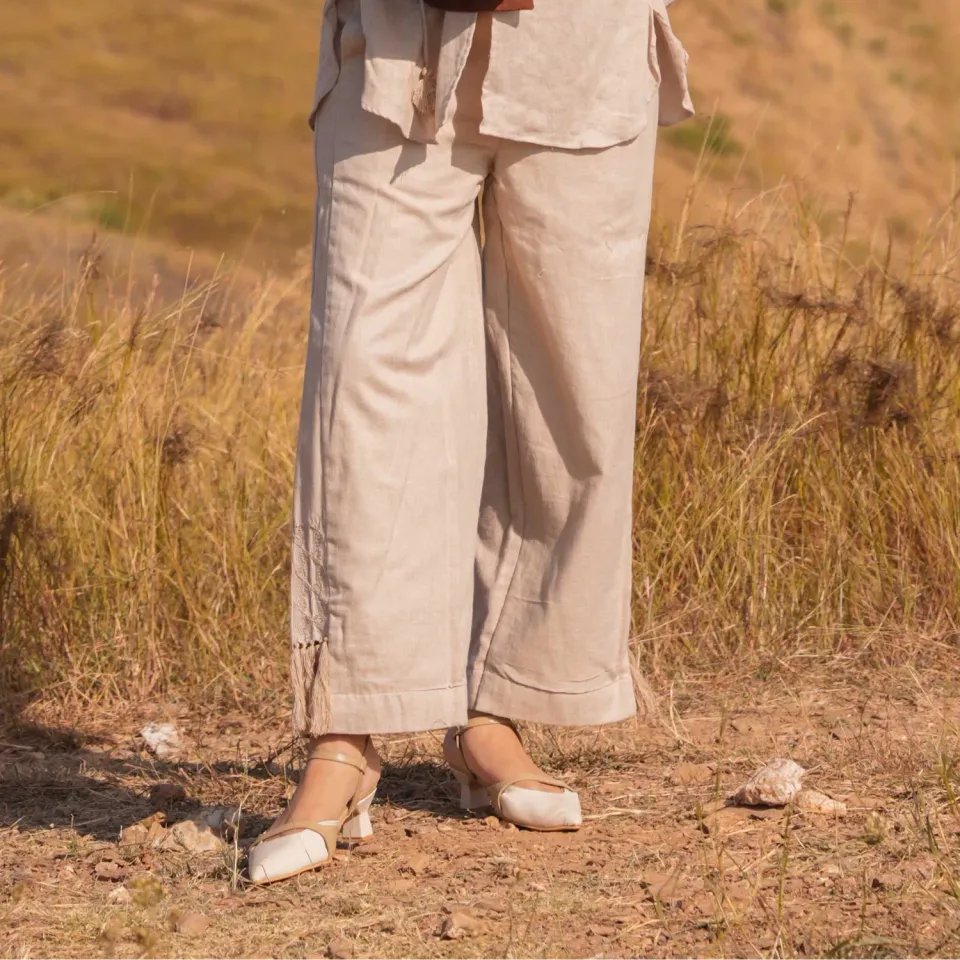 Our Dve Whisper Wind pantalone marrone frange